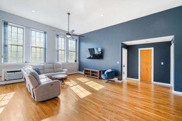 Interior, Living room, Recessed Lighting, Wood Texture Flooring