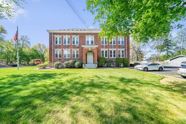 Exterior, Facade, Brick Facade, Georgian