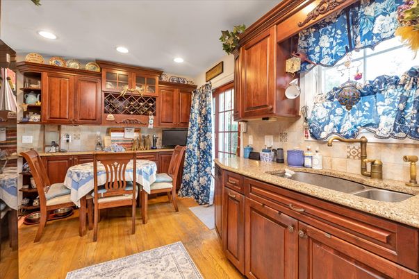 Dining room, Interior, Kitchen, Recessed Lighting, Wood Texture Flooring