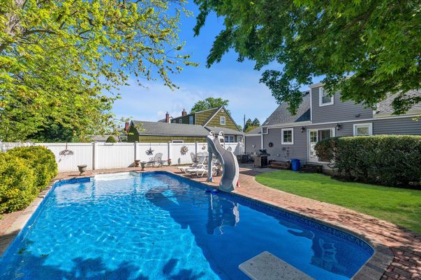 Exterior, Playground, Pool