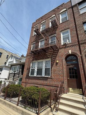 Exterior, Facade, Brick Facade, Rowhouse