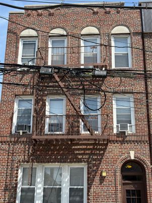 Exterior, Facade, Brick Facade, Rowhouse