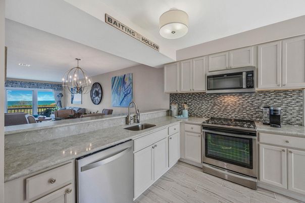 Chandelier, Dining room, Interior, Kitchen, Recessed Lighting, Stainless Steel Appliances, Wood Texture Flooring