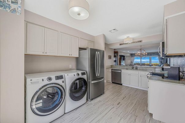Interior, Kitchen, Washer, Wood Texture Flooring