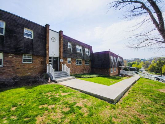 Exterior, Facade, Brick Facade, Rowhouse