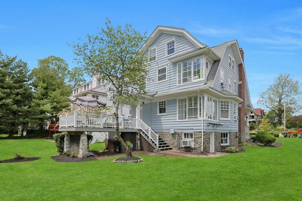 Backyard, Exterior, Facade, Queen Anne Victorian