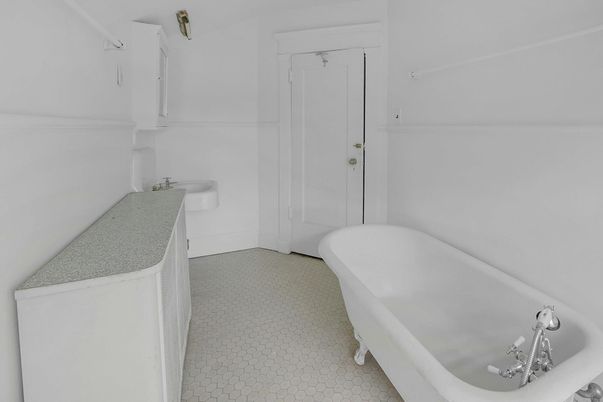 Bathroom, Free Standing Baths, Interior