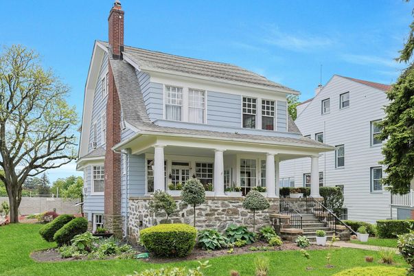 Exterior, Facade, Brick Facade, American Foursquare