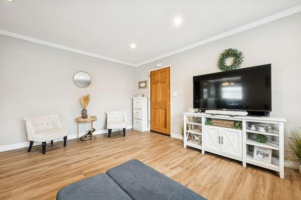 Interior, Recessed Lighting, Wood Texture Flooring
