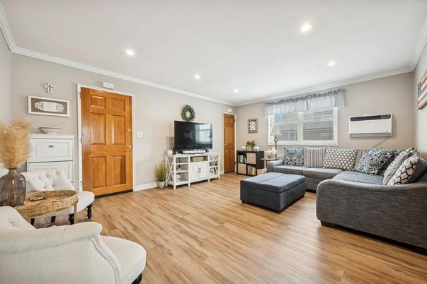 Interior, Living room, Recessed Lighting, Wood Texture Flooring