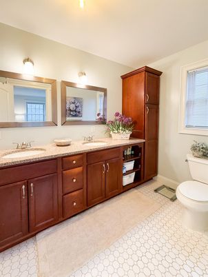 Bathroom, Dual Sink Vanities, Interior