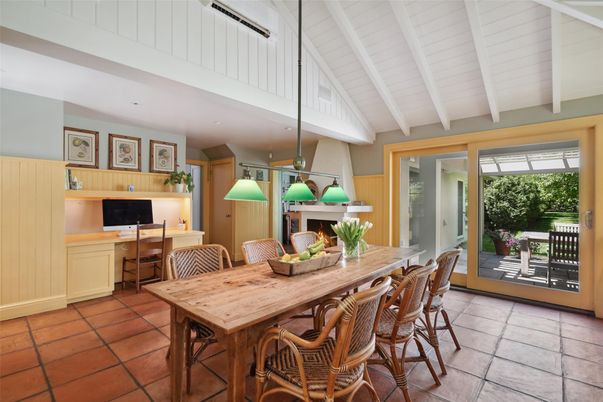 Dining room, Fireplace, Interior