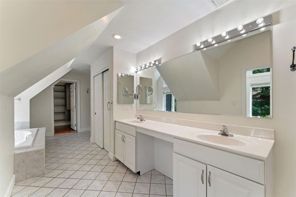 Bathroom, Dual Sink Vanities, Interior, Recessed Lighting
