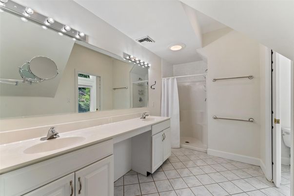 Bathroom, Dual Sink Vanities, Interior, Recessed Lighting