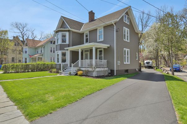Exterior, Facade, Queen Anne Victorian