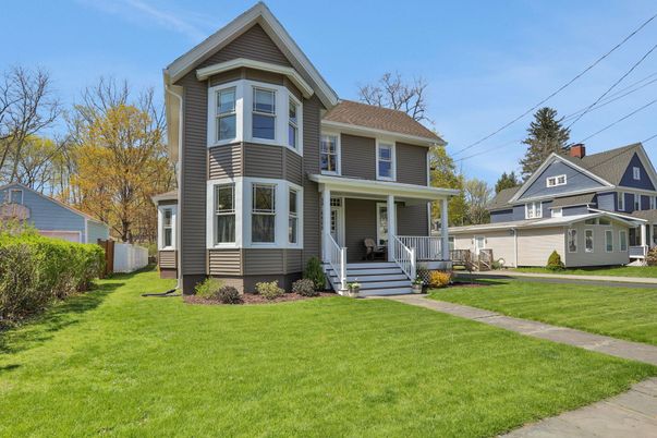 Exterior, Facade, Queen Anne Victorian