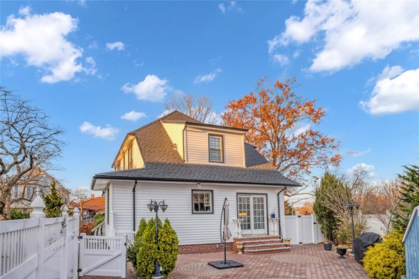 Exterior, Facade, Cape Cod
