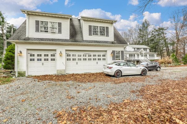 Attached, Exterior, Facade, Cape Cod