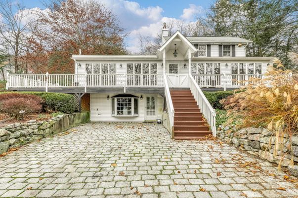 Exterior, Facade, Raised Ranch