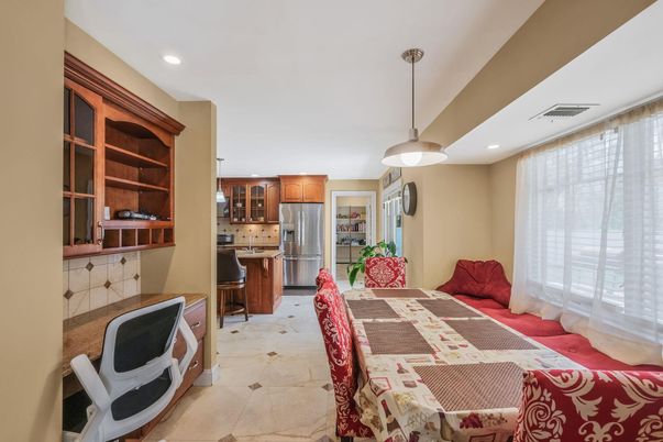 Dining room, Interior, Kitchen, Pendant Lights, Recessed Lighting, Stainless Steel Appliances
