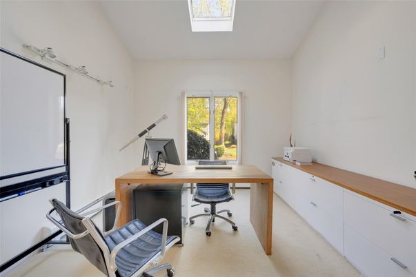 Home Office, Interior