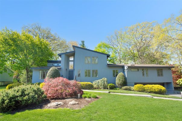 Backyard, Exterior, Facade, Split Level