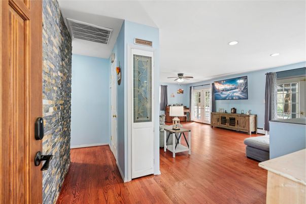 Interior, Recessed Lighting, Wood Texture Flooring