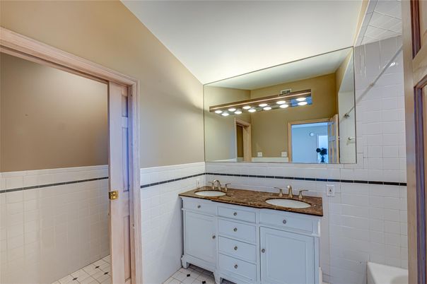 Bathroom, Dual Sink Vanities, Interior