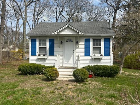 Exterior, Facade, Cape Cod