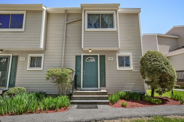 Exterior, Facade, Rowhouse