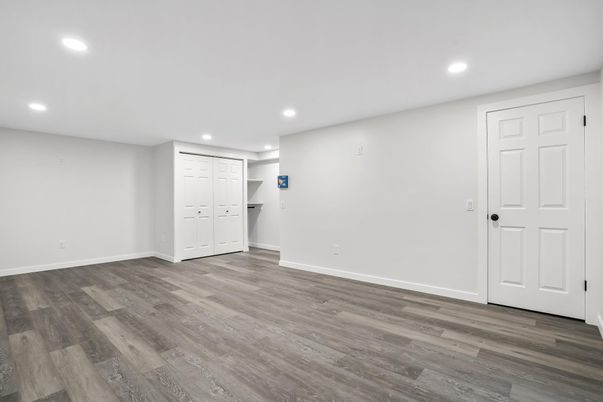 Empty room, Interior, Recessed Lighting, Wood Texture Flooring