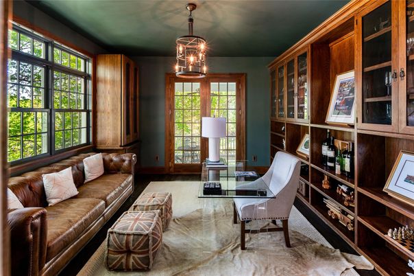Home Office, Interior