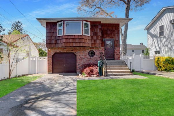 Attached, Exterior, Facade, Brick Facade, American Foursquare