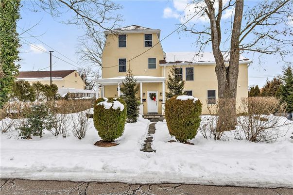 Exterior, Facade, American Foursquare