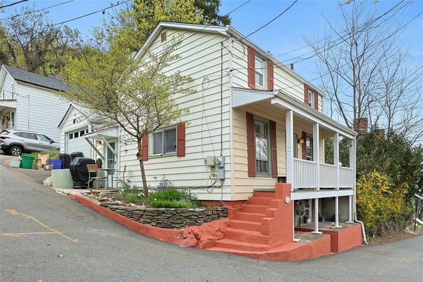 Exterior, Facade, None