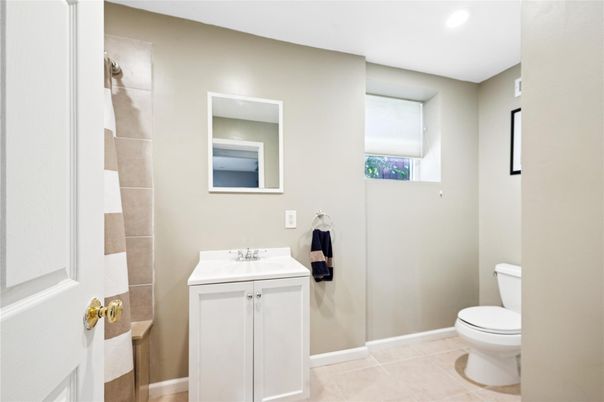 Bathroom, Interior, Recessed Lighting