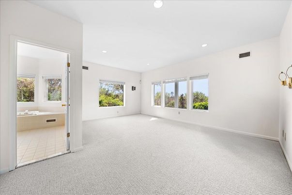 Bathroom, Empty room, Interior, Recessed Lighting