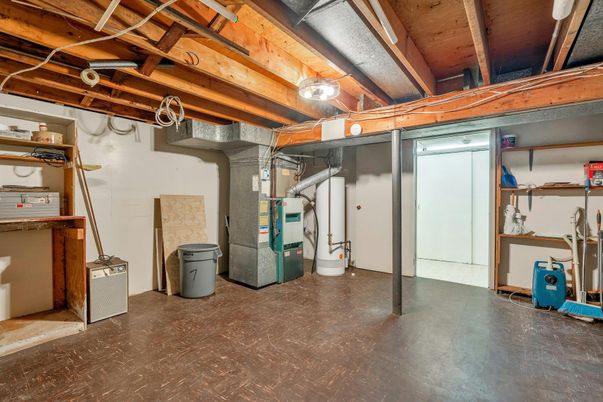 Empty room, Interior, Wooden Beams
