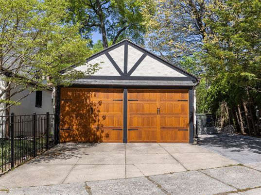 Detached Garage, Exterior