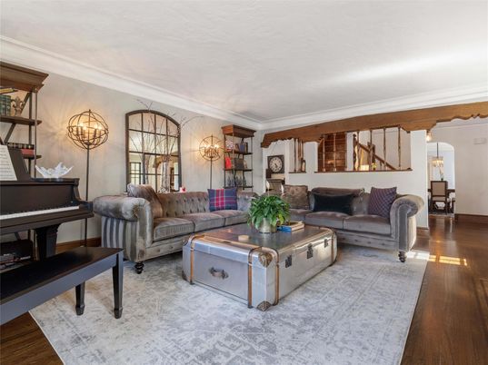 Interior, Living room, Pendant Lights, Piano, Wood Texture Flooring