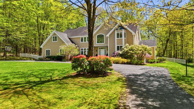 Backyard, Exterior, Facade, Queen Anne Victorian