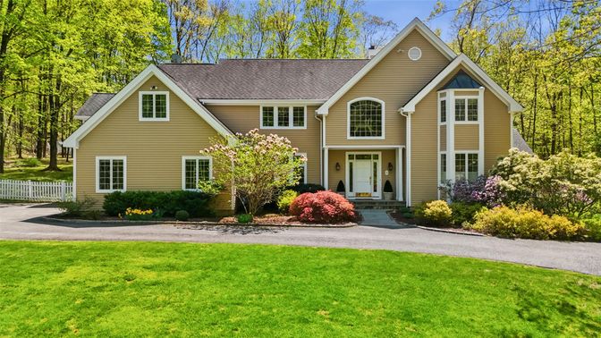 Exterior, Facade, Farmhouse