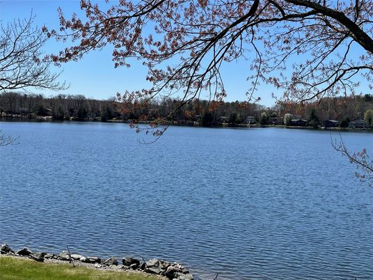 Exterior, Lake
