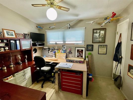 Home Office, Interior