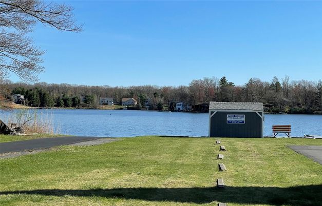 Exterior, Lake