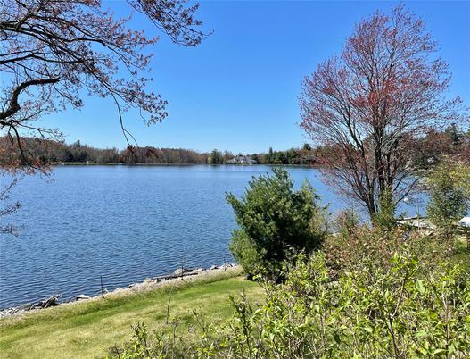 Exterior, Lake