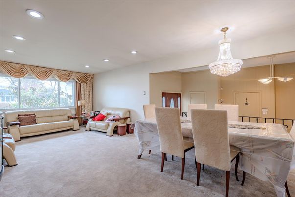 Chandelier, Dining room, Interior, Living room, Recessed Lighting