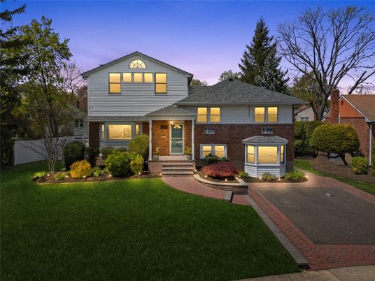 Exterior, Facade, Brick Facade, Split Level