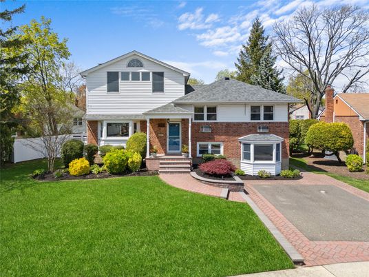 Exterior, Facade, Brick Facade, Split Level