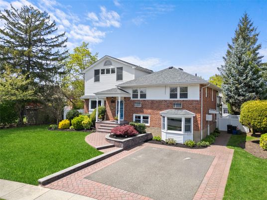 Exterior, Facade, Brick Facade, Split Level